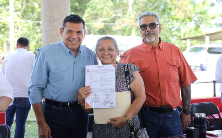 En Tenosique entregan títulos de propiedad
