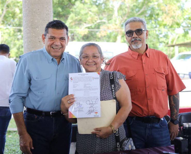 En Tenosique entregan títulos de propiedad