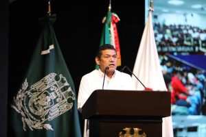 El gobernador Javier May Rodríguez encabezó la inauguración del Curso de Inducción 2026-02 de la UJAT, donde dio la bienvenida a más de 6 mil 500 estudiantes de nuevo ingreso que comienzan su formación profesional en la máxima casa de estudios de Tabasco.
