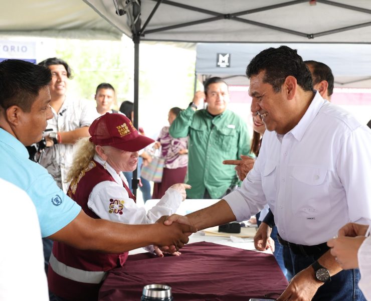 Javier May acerca la atención gubernamental a familias