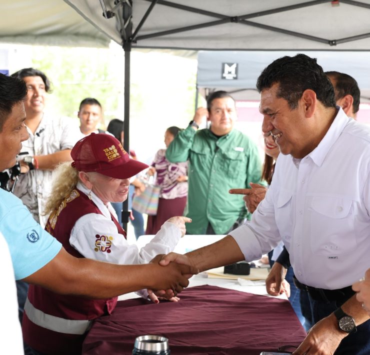 Javier May acerca la atención gubernamental a familias