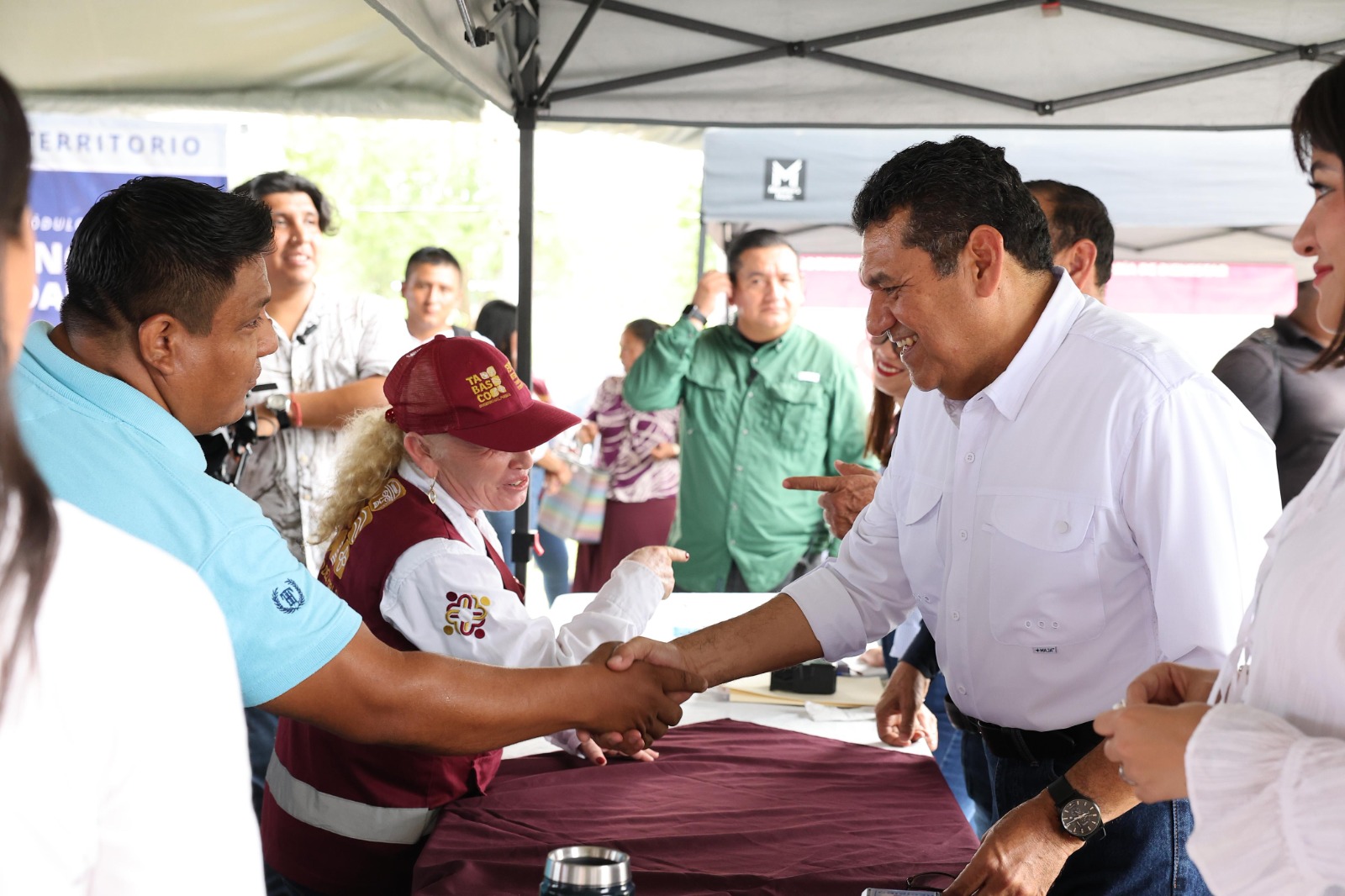 Javier May acerca la atención gubernamental a familias