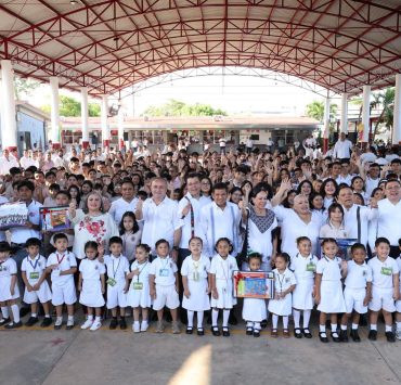 Javier May inaugura ciclo escolar