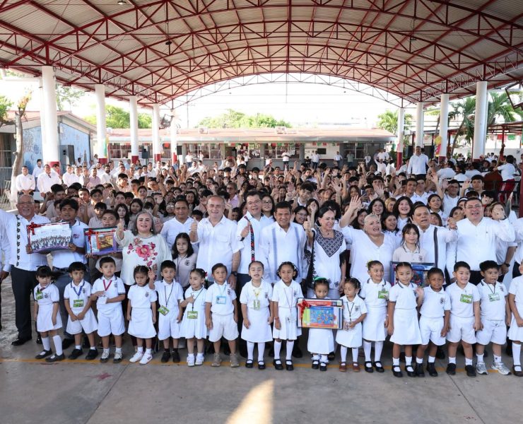 Javier May inaugura ciclo escolar