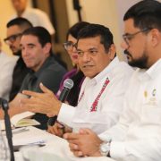 Javier May llama al sector empresarial a invertir en Tabasco