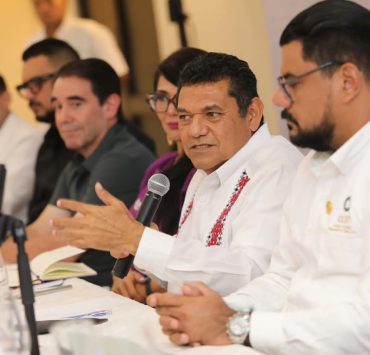 Javier May llama al sector empresarial a invertir en Tabasco
