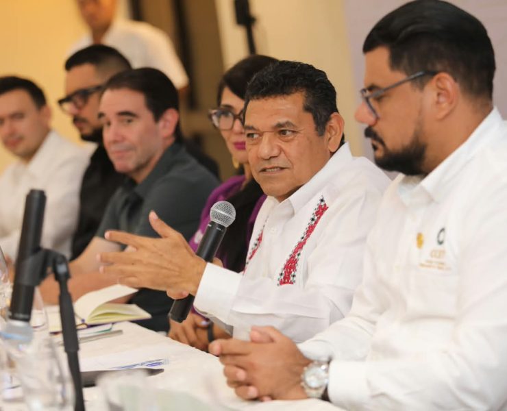 Javier May llama al sector empresarial a invertir en Tabasco