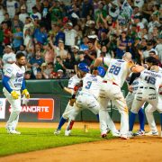 Alan Espinoza conecta jonrón decisivo y elimina a Bravos de León