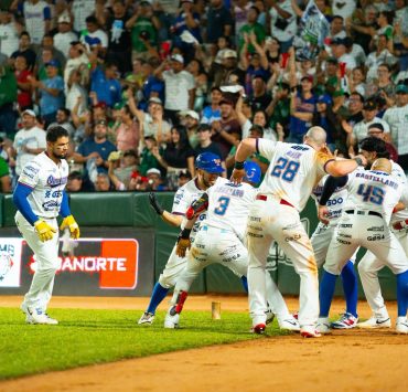 Alan Espinoza conecta jonrón decisivo y elimina a Bravos de León