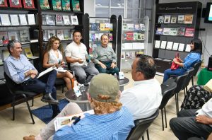 Presentación del poemario “Brindisi” de Miguel Córdova Colomé en la Librería Universitaria de la UJAT, donde se destacó el legado literario de José Carlos Becerra.