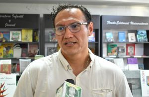 Autoridades culturales y especialistas participaron en el homenaje poético que mantiene vigente la memoria del escritor tabasqueño José Carlos Becerra.
