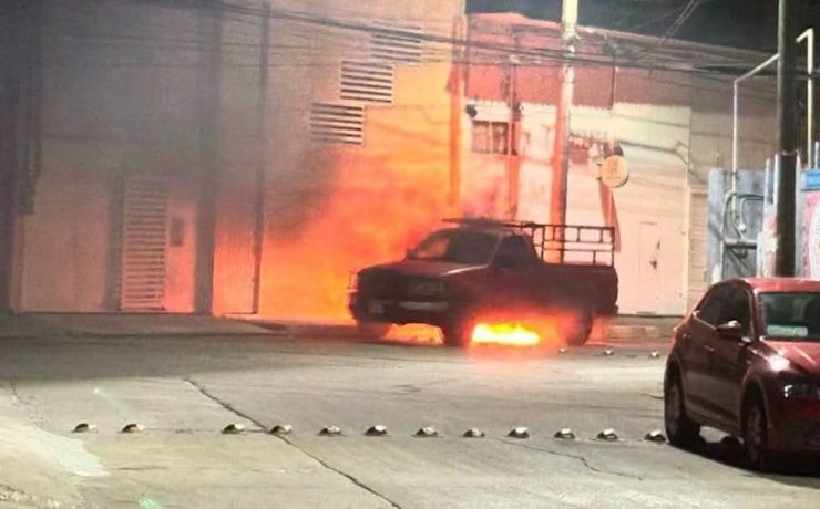 Quema de vehículos en Villahermosa deja varios detenidos