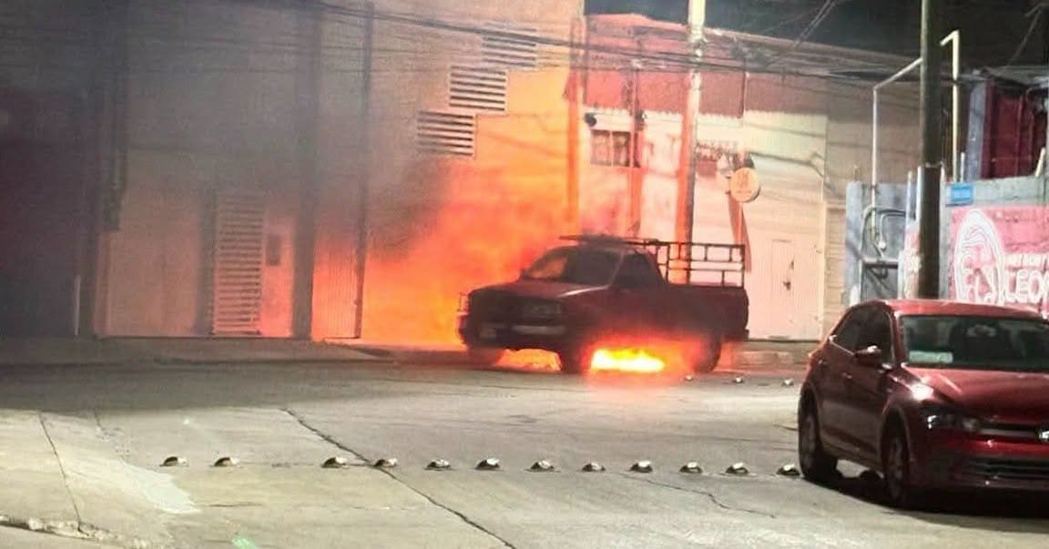 Quema de vehículos en Villahermosa deja varios detenidos