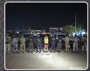 Elementos de la SSPC de Tabasco realizaron el operativo en la colonia José María Pino Suárez, donde aseguraron al masculino y diversos objetos que fueron puestos a disposición de la Fiscalía General del Estado.