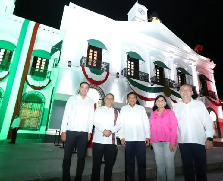 Encendido de luces patrias en Tabasco marca inicio de celebraciones