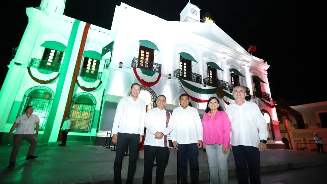 Encendido de luces patrias en Tabasco marca inicio de celebraciones