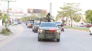 Elementos de seguridad participaron en los operativos realizados en Tabasco, donde fueron asegurados más de 7 mil litros de hidrocarburo y diversos objetos relacionados con actividades ilícitas.