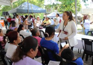 Familias del Fraccionamiento 27 de Octubre recibieron recomendaciones de seguridad, orientación vial e información sobre servicios de atención y emergencia durante la Jornada de Paz en Centro.