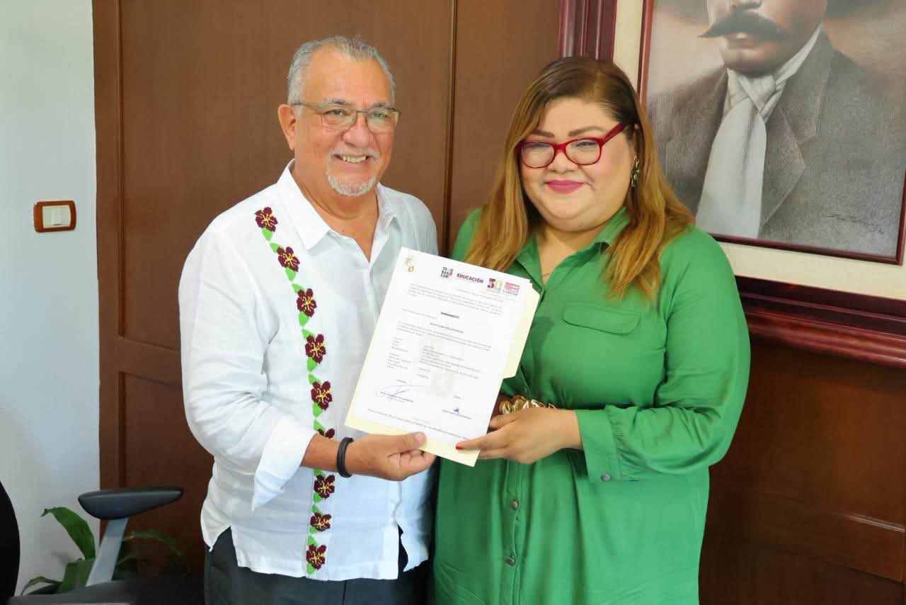 Kenya Yaima Feria Rodríguez como directora del Plantel 18