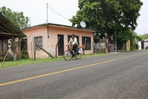 El gobernador Javier May Rodríguez inauguró la construcción con pavimento asfáltico del camino de la ranchería Río Tinto tercera sección, obra con una inversión superior a 7.3 millones de pesos que beneficia a más de mil 130 habitantes.