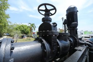 Javier May Rodríguez inauguró la Subestación eléctrica en Nacajuca, obra que mejora las condiciones de suministro de energía para más de 800 estudiantes de la primaria Marciano Gallegos Magaña.