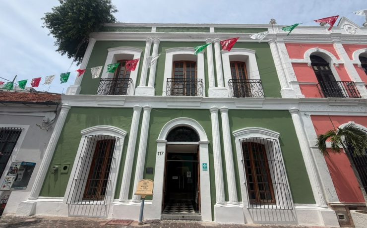 Renuevan fachada de la Galería Jaguar Despertado