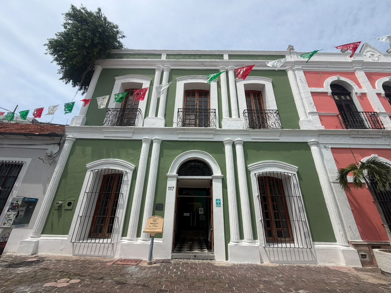 Renuevan fachada de la Galería Jaguar Despertado