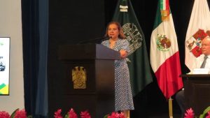 Egresados de la Licenciatura en Médico Cirujano recibieron sus títulos durante la ceremonia de la División Académica de Ciencias de la Salud de la UJAT.