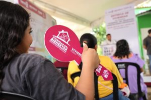 Familias tabasqueñas reciben las llaves de sus nuevas viviendas como parte del Programa estatal de Viviendas del Bienestar, una acción que busca mejorar sus condiciones de vida y brindarles mayor seguridad y patrimonio.