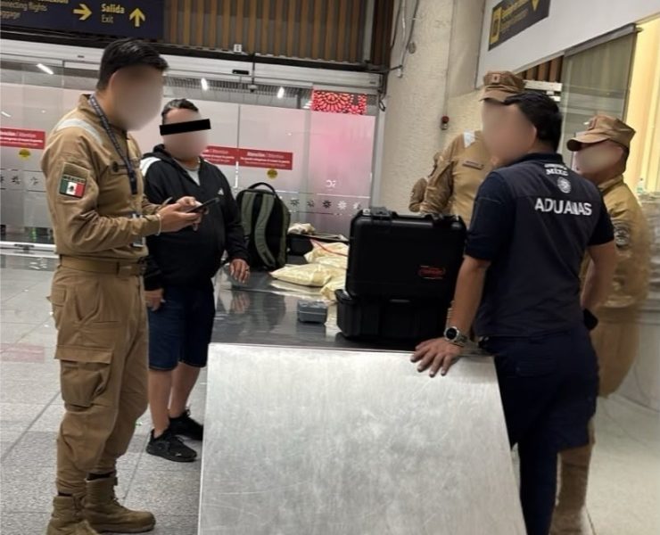 Aseguran casi 10 kilos de posibles sustancias ilícitas en la aduana del AICM