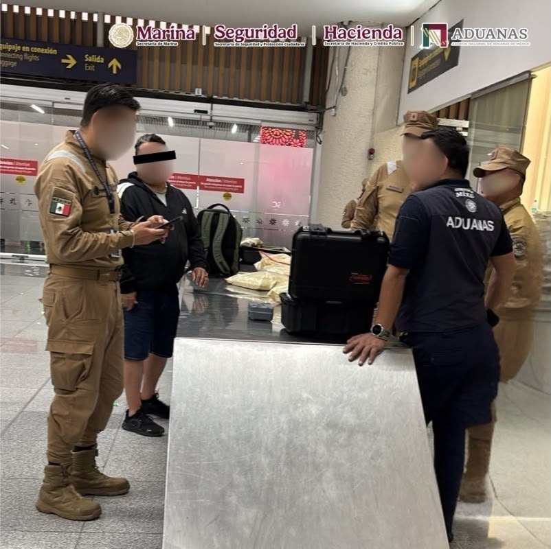 Aseguran casi 10 kilos de posibles sustancias ilícitas en la aduana del AICM