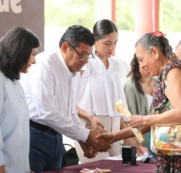 Bienestar a familias de Centro Gobierno de Tabasco acerca servicios y trámites