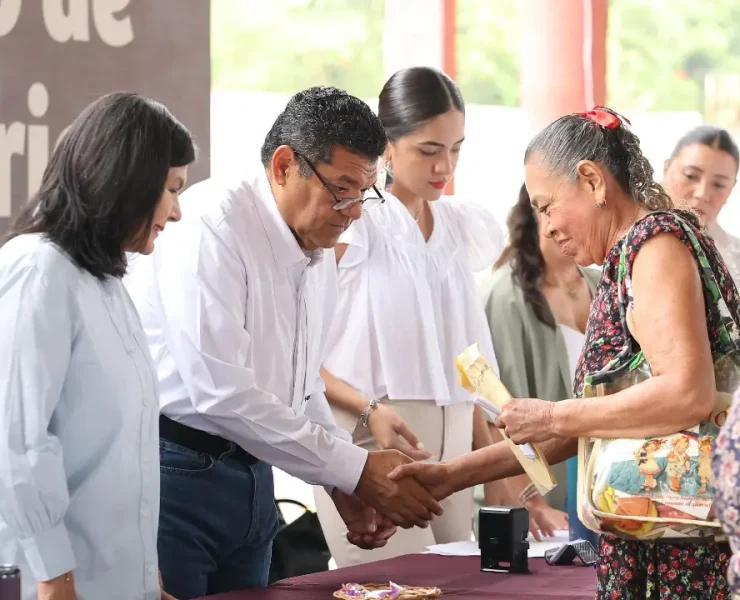 Bienestar a familias de Centro Gobierno de Tabasco acerca servicios y trámites