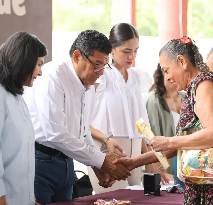 Bienestar a familias de Centro Gobierno de Tabasco acerca servicios y trámites