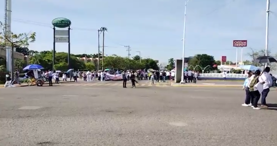 Bloqueo provoca afectaciones viales