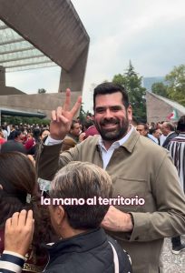 Daniel Casasús durante su participación en la celebración por los 15 años de Morena, realizada para conmemorar la historia y trayectoria del movimiento político.