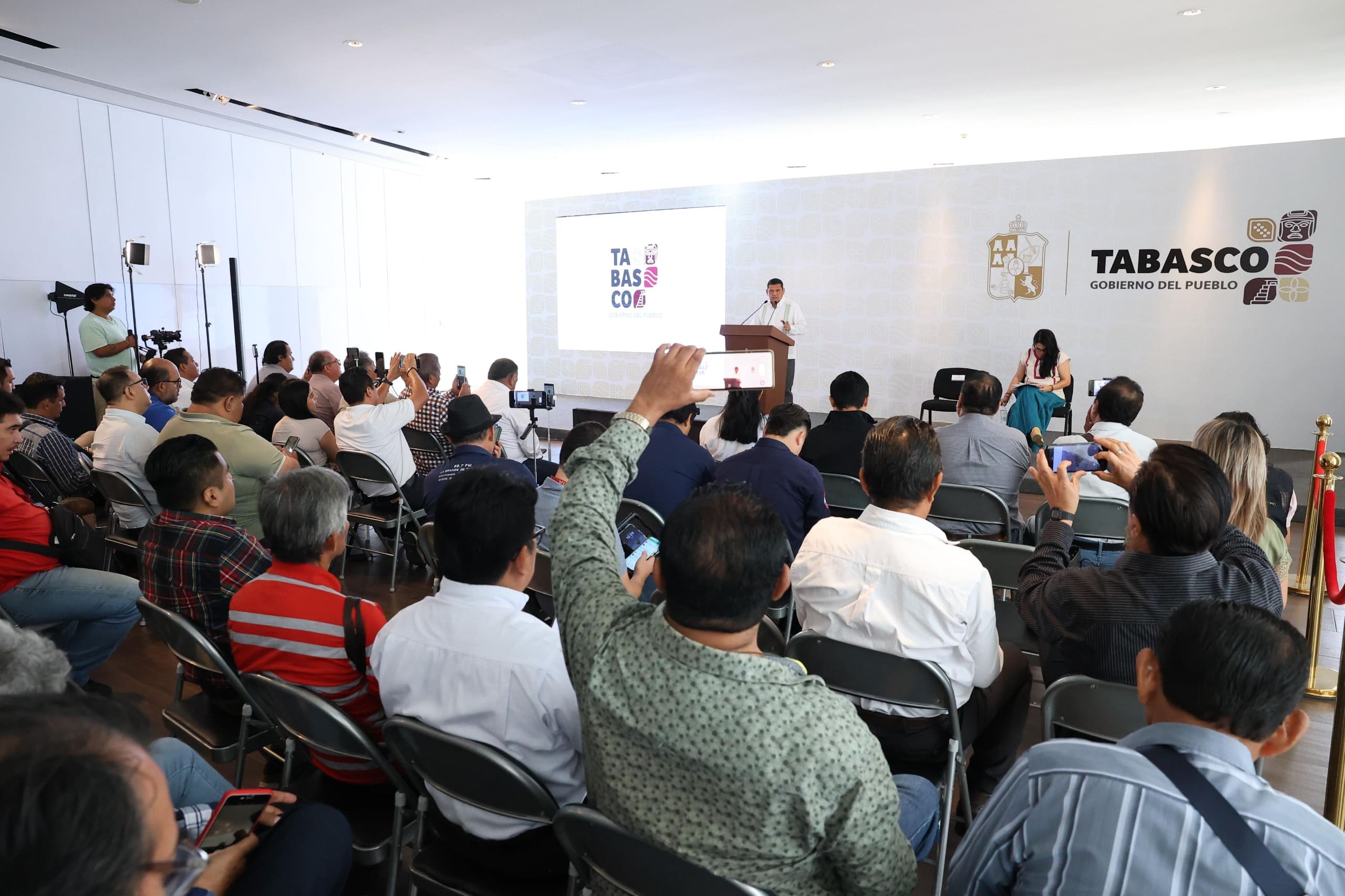 Destaca participación en jornada de reforestación