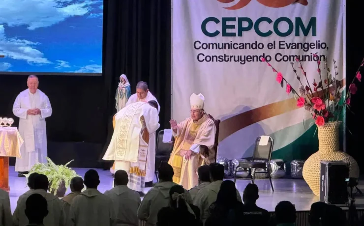 La misa solemne marcó el cierre del XXXIII Encuentro Nacional de la Pastoral de la Comunicación y el inicio del Jubileo por los 50 años de la CEPCOM, reafirmando el compromiso de comunicar el Evangelio con responsabilidad, verdad y fraternidad.