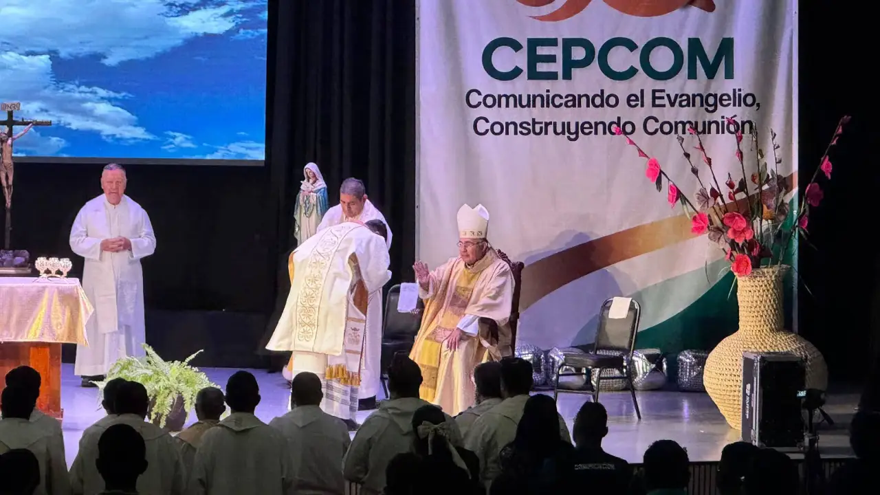 La misa solemne marcó el cierre del XXXIII Encuentro Nacional de la Pastoral de la Comunicación y el inicio del Jubileo por los 50 años de la CEPCOM, reafirmando el compromiso de comunicar el Evangelio con responsabilidad, verdad y fraternidad.