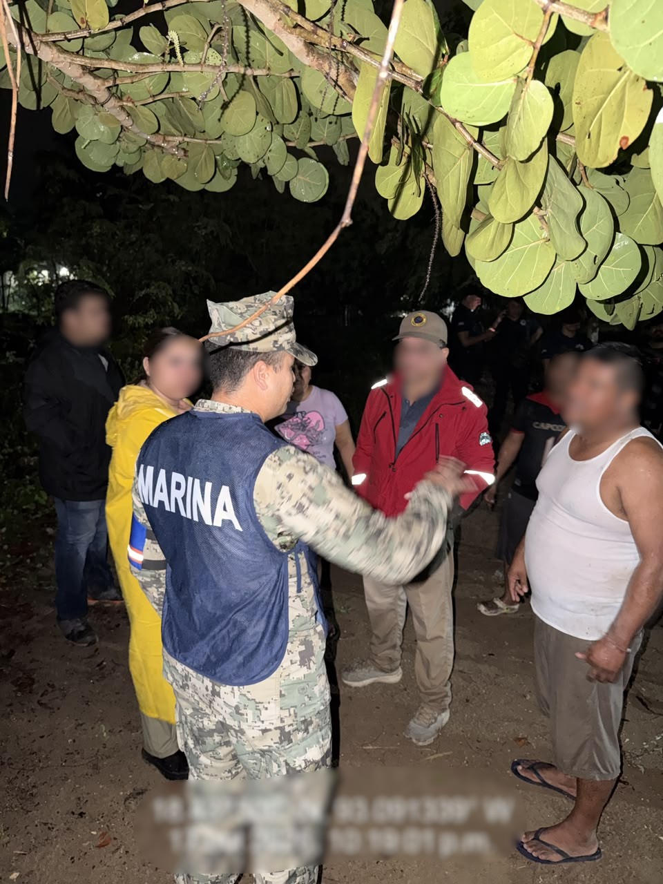 Evacúan a familias 