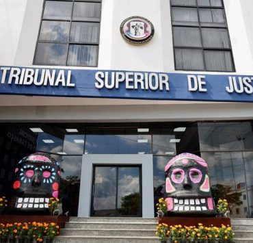 Inauguran altar de muertos