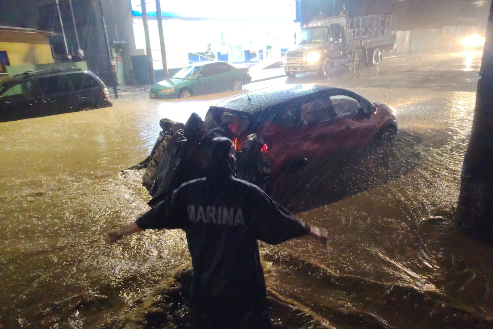 Instalan centros de emergencia en Manzanillo