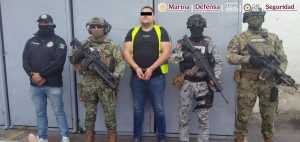 Arturo Enrique “N” fue detenido en Zapopan, Jalisco, durante un operativo coordinado por fuerzas federales. Es señalado como presunto generador de violencia y está relacionado con investigaciones por homicidio y asociación delictuosa.