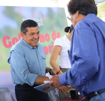 Javier May anuncia obras viales