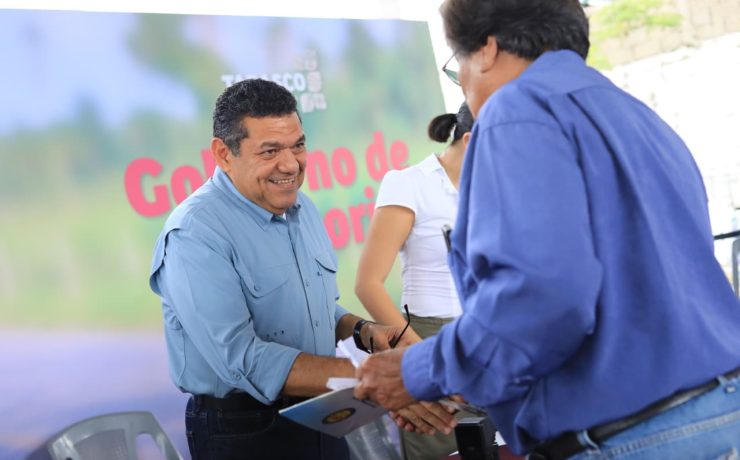 Javier May anuncia obras viales