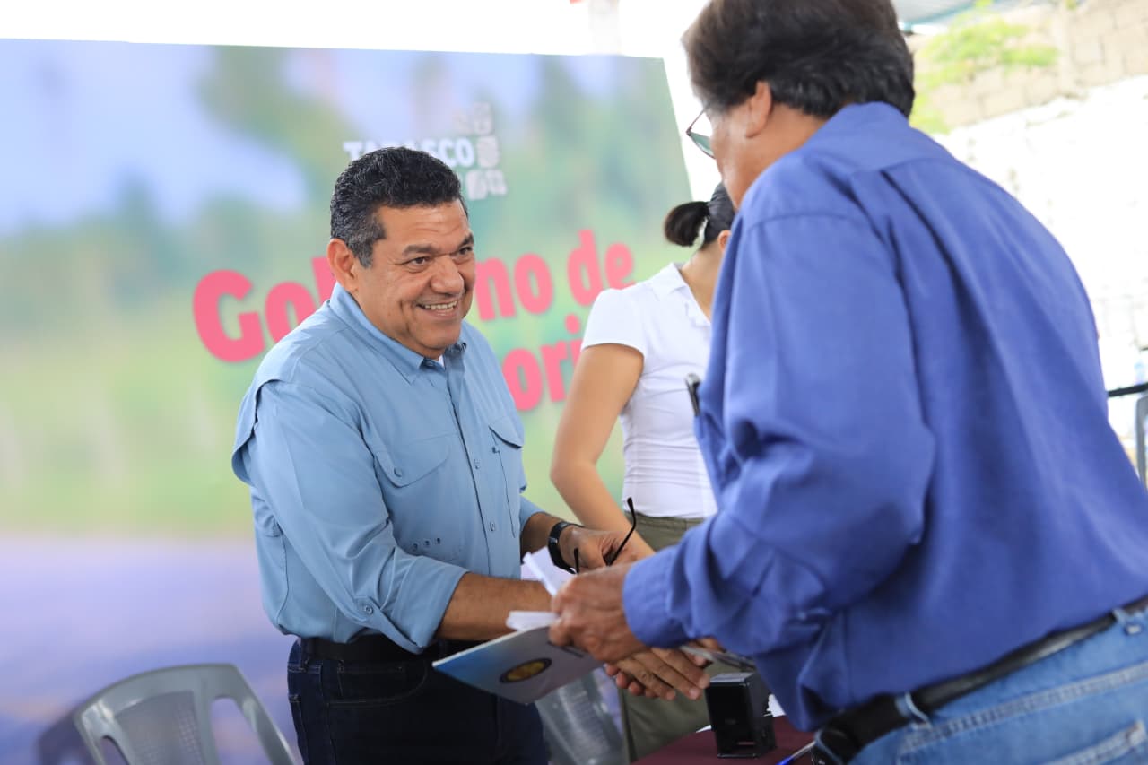 Javier May anuncia obras viales