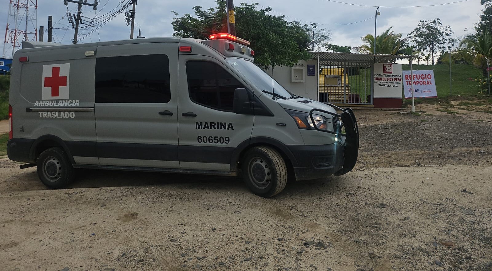 Marina auxilia a comunidades afectadas