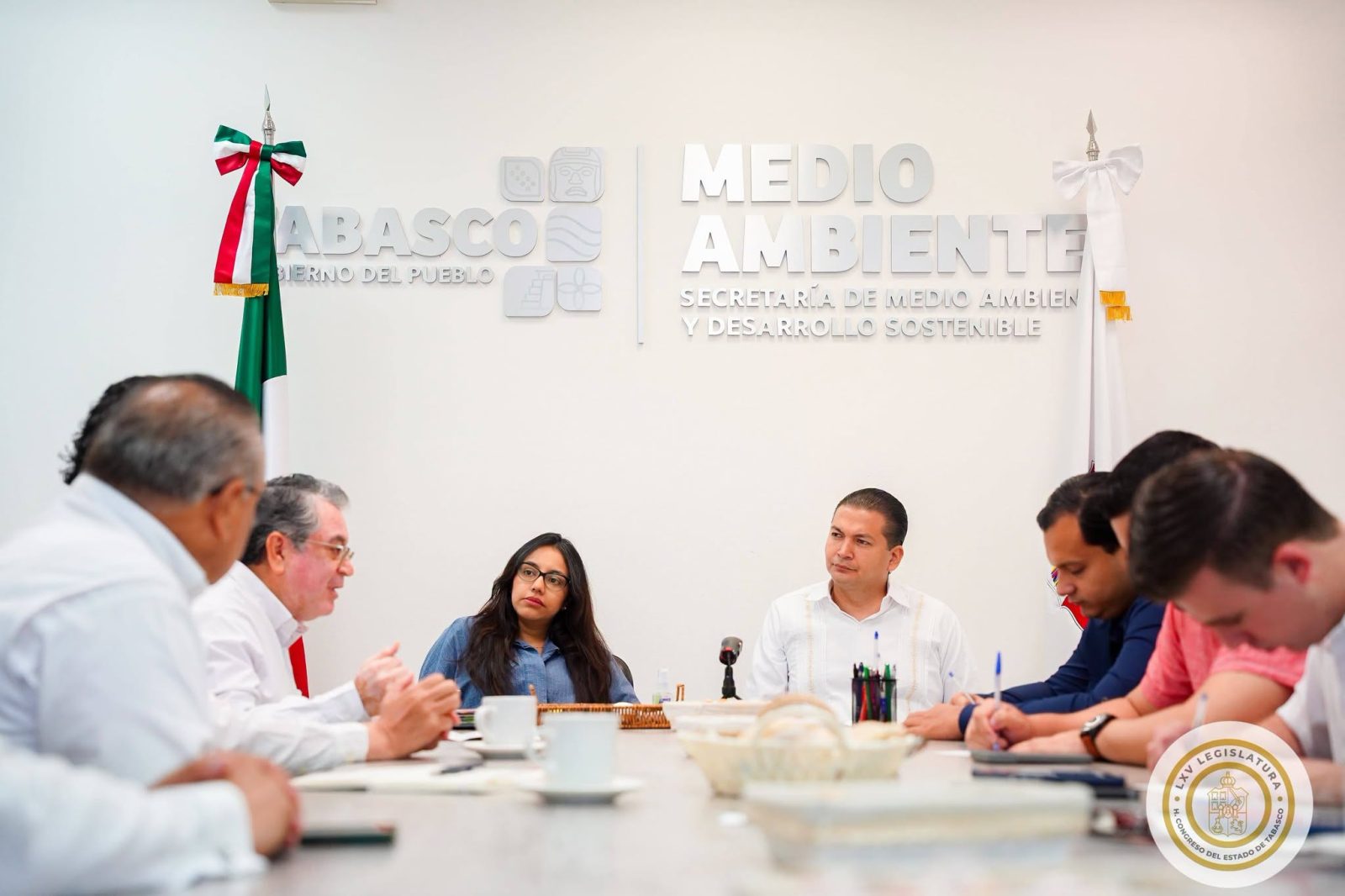 Pemex promete apagar dos mecheros