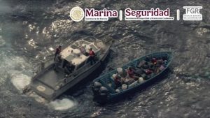 El aseguramiento de más de media tonelada de presunta cocaína representa una afectación económica estimada en 289 millones 104 mil pesos para los grupos delictivos. La operación fue realizada por la Marina en coordinación con la Guardia Costera de Estados Unidos frente a las costas de Oaxaca.