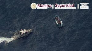 Elementos de la Secretaría de Marina aseguraron 46 bultos con aproximadamente 1,268 kilogramos de presunta cocaína durante un operativo en aguas del océano Pacífico, frente a las costas de Oaxaca, donde también fueron detenidas seis personas.